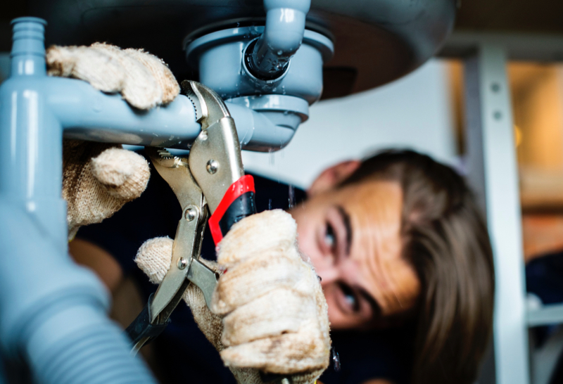 24-Stunden-Heizungs- und Sanitär-Notdienst in Gröbenzell bei München – schnelle Hilfe durch den Meisterbetrieb Michael Wodarz bei Rohrbruch oder Heizungsausfall